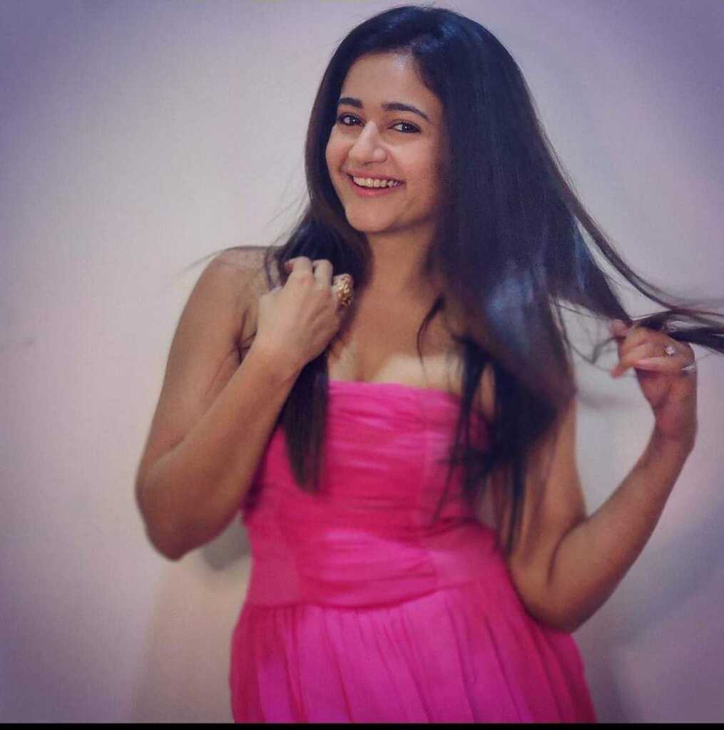 Poonam Bajwa Joshful pics