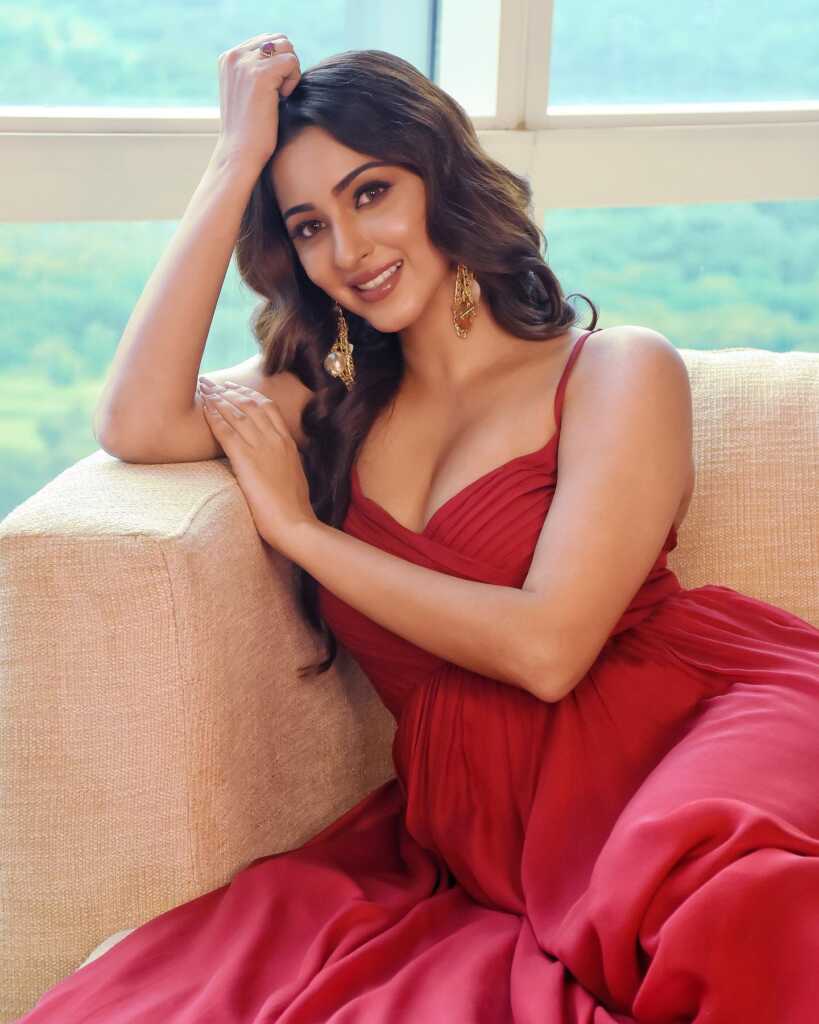 Eshanya Maheshwari Red Dress Looks Eshanya Maheshwari Red Dress Looks