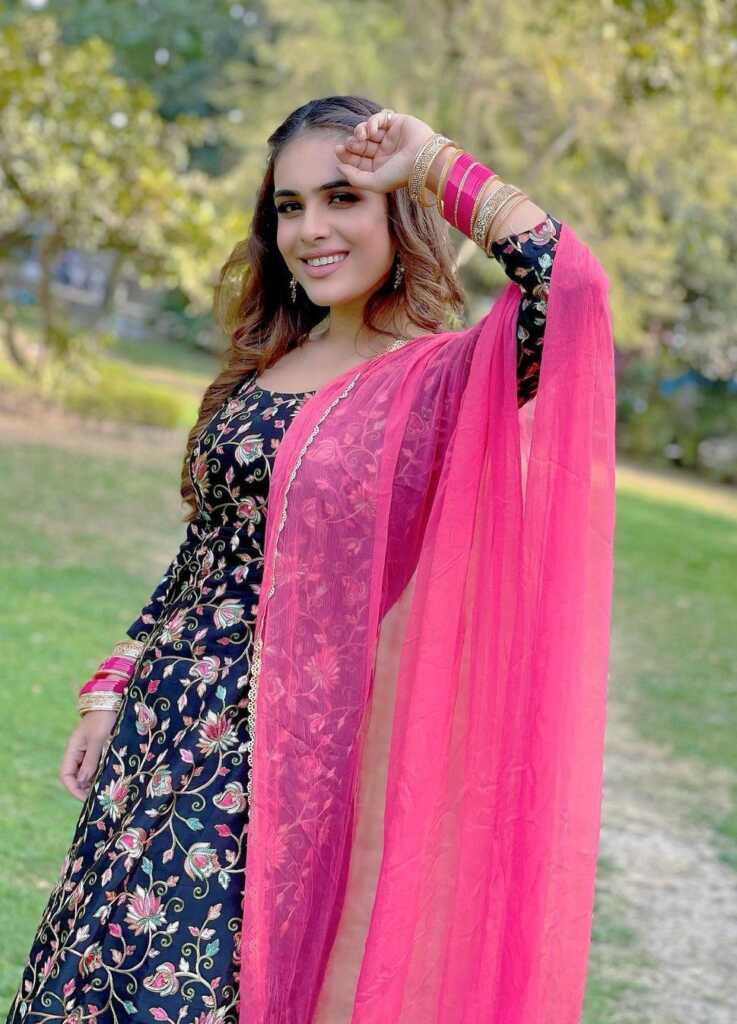 Neha Malik Amazing pics