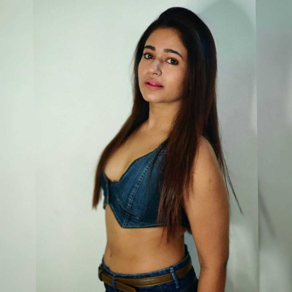 Poonam Bajwa Joshful Clicks