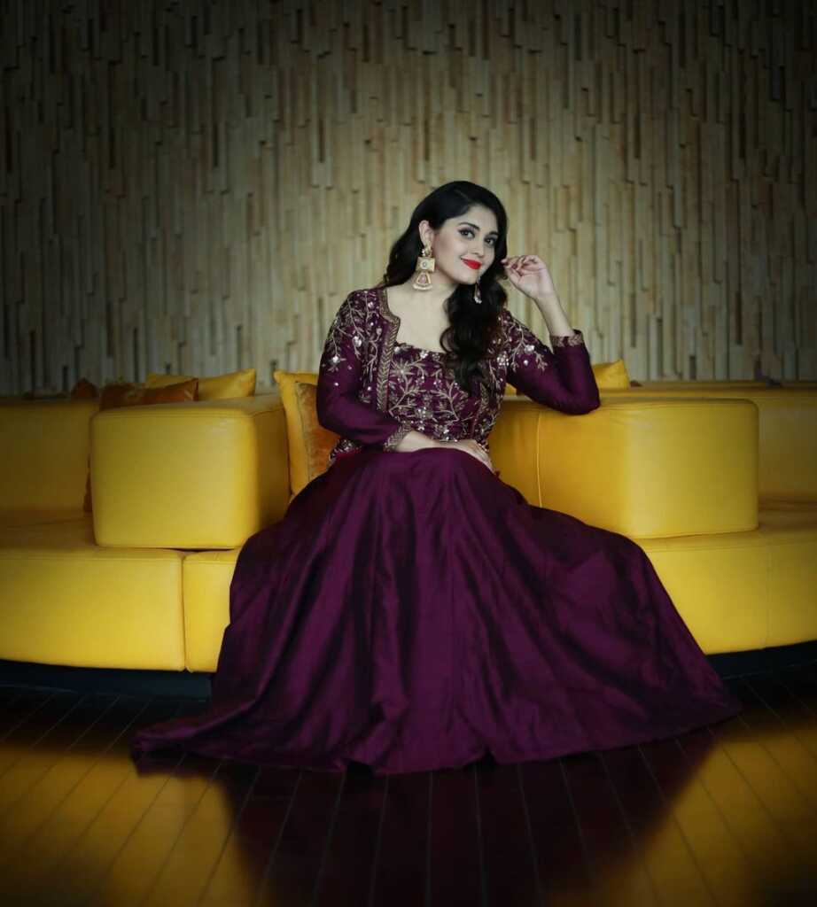 Surbhi Amazing Looks