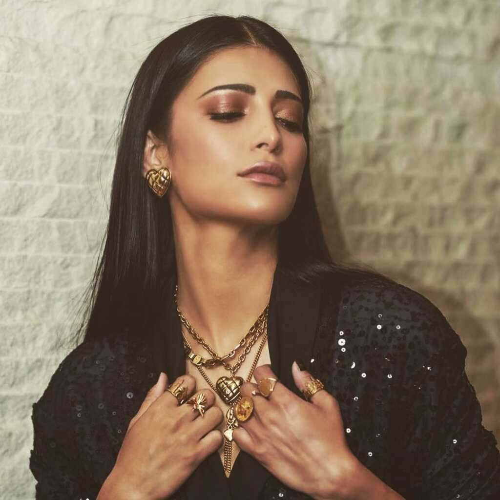 Shruti Haasan Recent Pics
