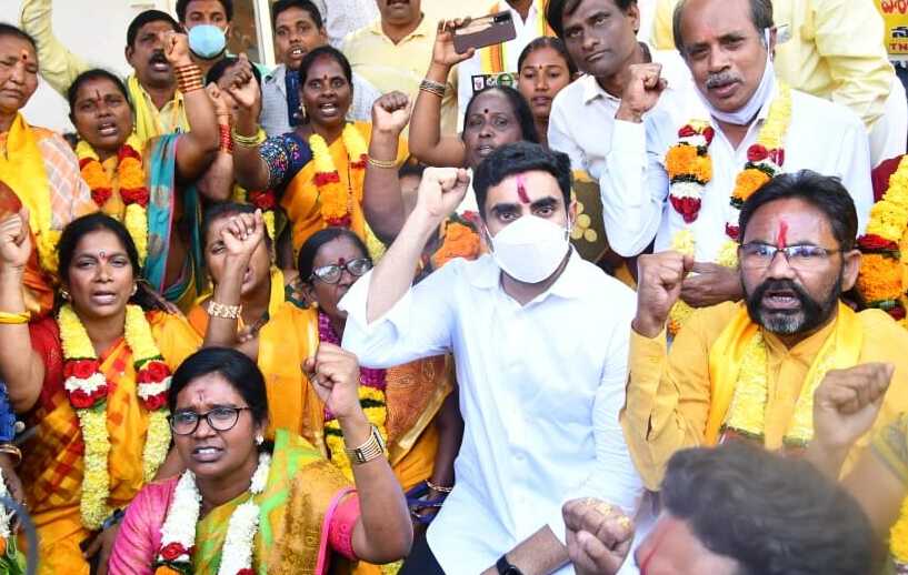 నారా లోకేష్: 151 మంది ఎమ్మెల్యేలు, 22 మంది ఎంపీలు గాడిదలు కాస్తున్నారా ?