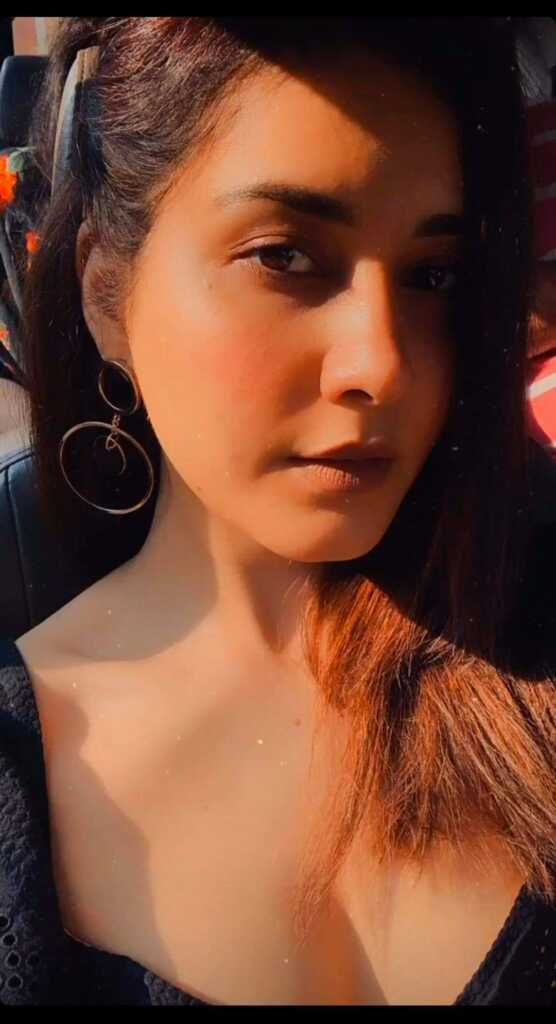 Raashi Khanna Gorgeous Pictures