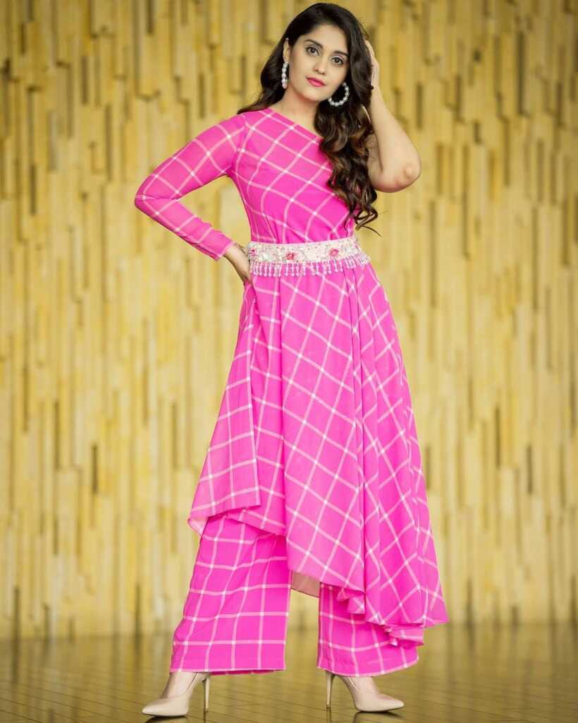 Surbhi Amazing Looks