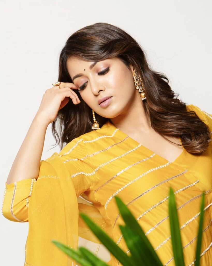 Catherine Tresa Yellow Dress Photos