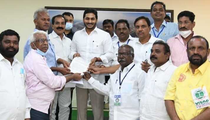 విశాఖ ఉక్కు పరిశ్రమ బాధ్యతని దేవుడికి అప్పగించిన సీఎం జగన్