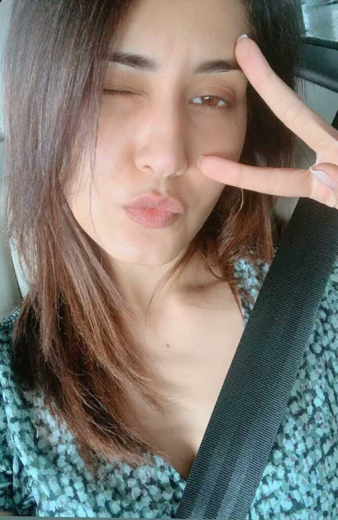 Raashi Khanna Gorgeous Pictures