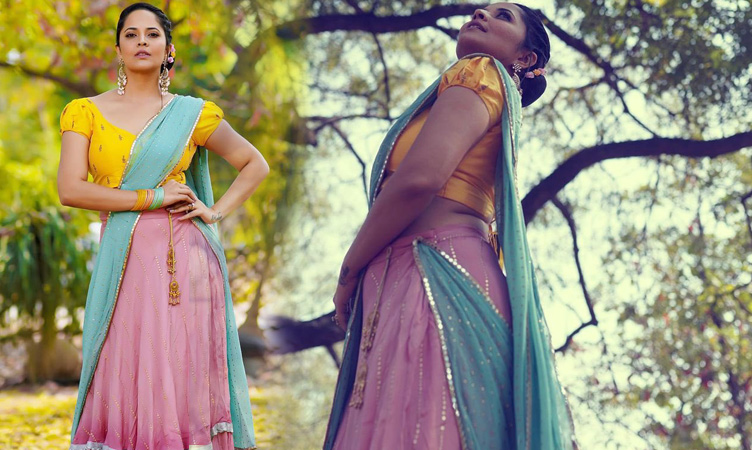 Anasuya Bharadwaj Stylish Looks