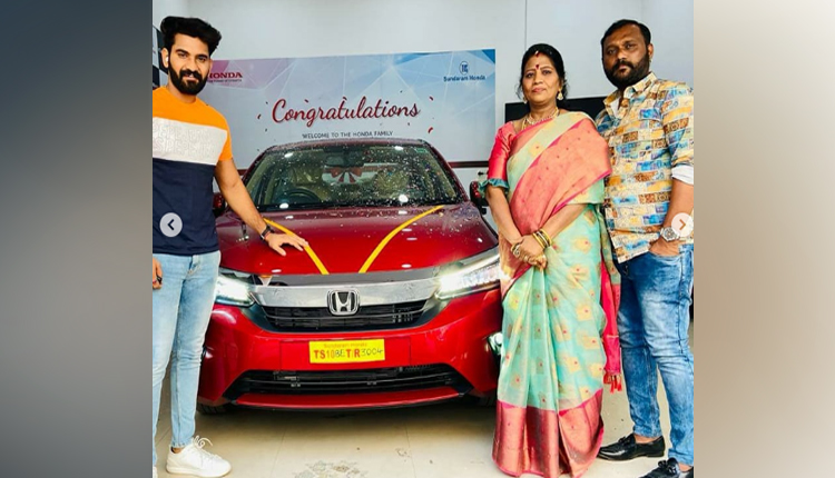 కారు కొన్న మ‌రో బిగ్ బాస్ కంటెస్టెంట్.. శుభాకాంక్ష‌లు తెలిపిన మోనాల్, సోహెల్‌