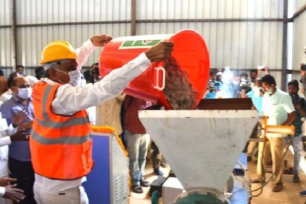 పారిశుద్ధ్య కార్మికునిగా మంత్రి హరీశ్ రావు … అయ్యయ్యో ఏమైంది !