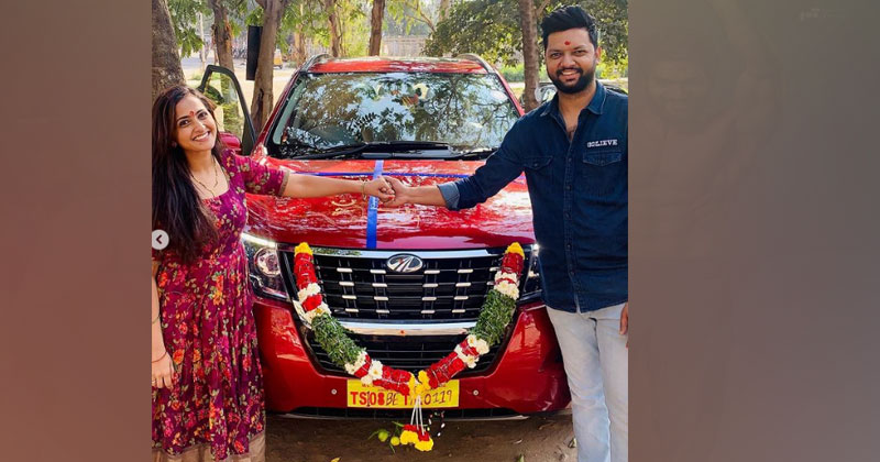 యానివ‌ర్స‌రీ స్పెష‌ల్‌.. స్ట‌న్నింగ్ గిఫ్ట్‌తో స‌ర్‌ప్రైజ్ చేసిన లాస్య‌