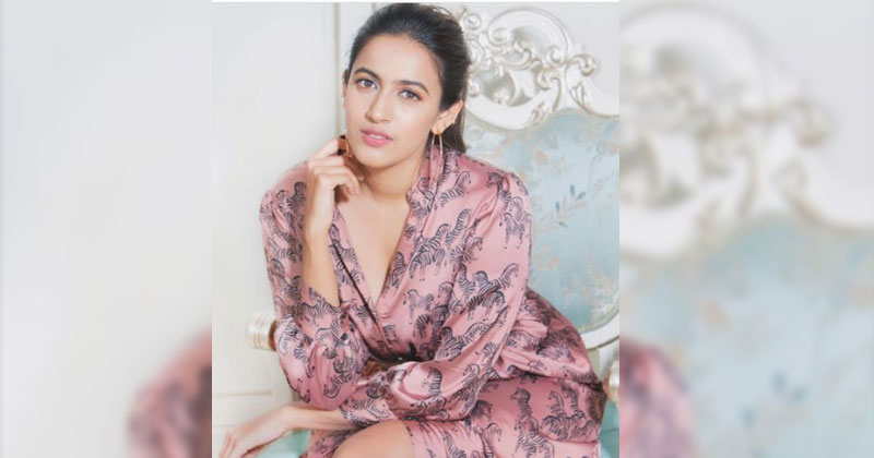 కంటి చూపుతో మత్తు చల్లేస్తోంది.. నిహారిక పిక్ వైరల్