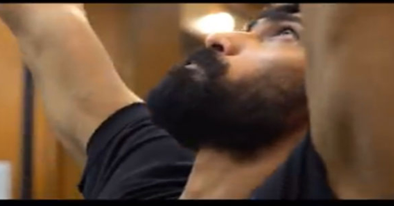 జిమ్‌లో కుస్తీలు ప‌డుతున్న భ‌ళ్ళా.. కార‌ణం ఏమై ఉంటుంద‌బ్బా!