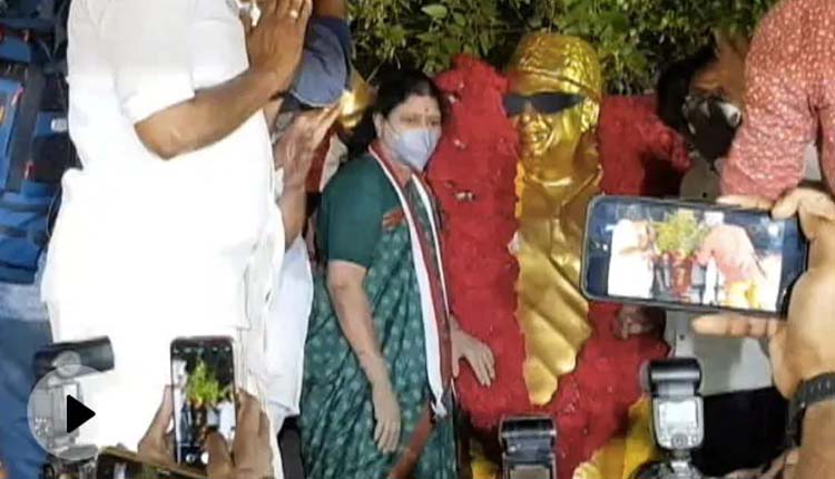 ఎంజీఆర్ ‌కు చిన్నమ్మ ఘన నివాళి !