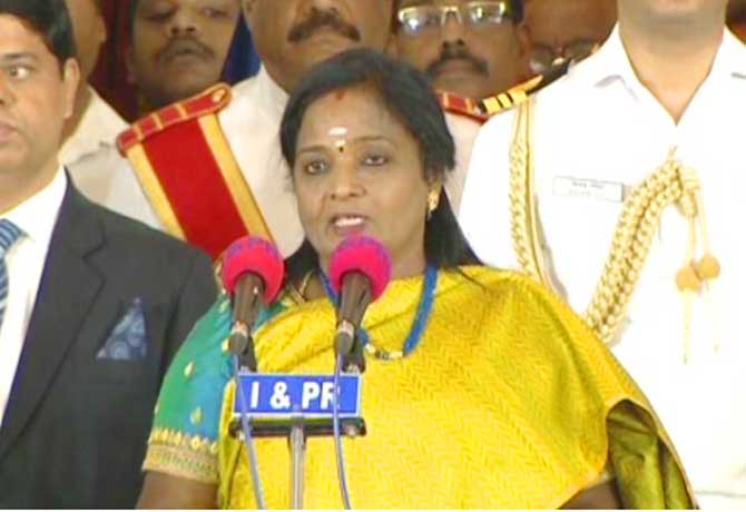 పుదుచ్చేరి లెఫ్టినెంట్ గవర్నర్‌ గా తమిళిసై ప్రమాణ స్వీకారం !