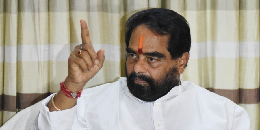 సొంత వదిన విషయంలో తమ్మినేని రాజకీయ ఎత్తుగడలు.. ! పరువు నిలబడేనా..?