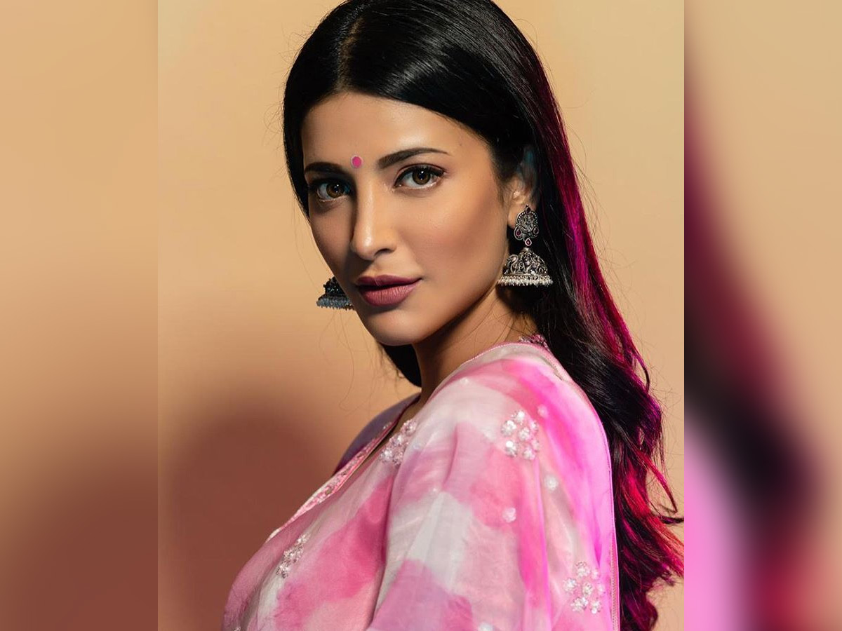 క్రాక్ తో శృతి హాసన్ ఎంత పెంచేసిందో.. అయినా బాగానే ఉందట ..?