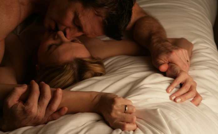 శృంగారాన్ని ఆస్వాదించాలంటే..! ఇవి తప్పనిసరి అంటున్న నిపుణులు