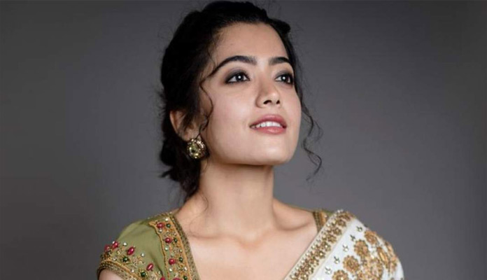 మహేష్, బన్నీ, ఎన్టీఆర్.. ఆ హీరోయిన్ లక్కేమిటో ?