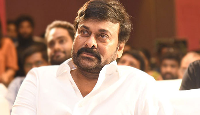 చిరు కాంపౌండ్లో ఆ డైరెక్టర్ మగ్గిపోతున్నాడు పాపం