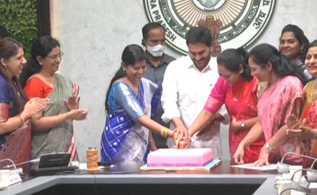 జెండర్ బడ్జెట్: దేశంలోనే తోలిసారి..జగన్ సంచలన నిర్ణయం !