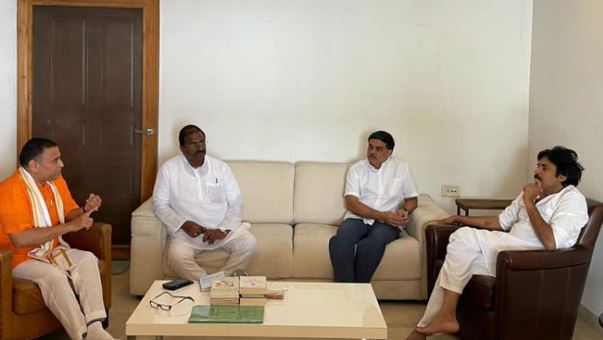 తిరుపతి బై పోల్ : పోటీ నుండి తప్పుకున్న జనసేన !