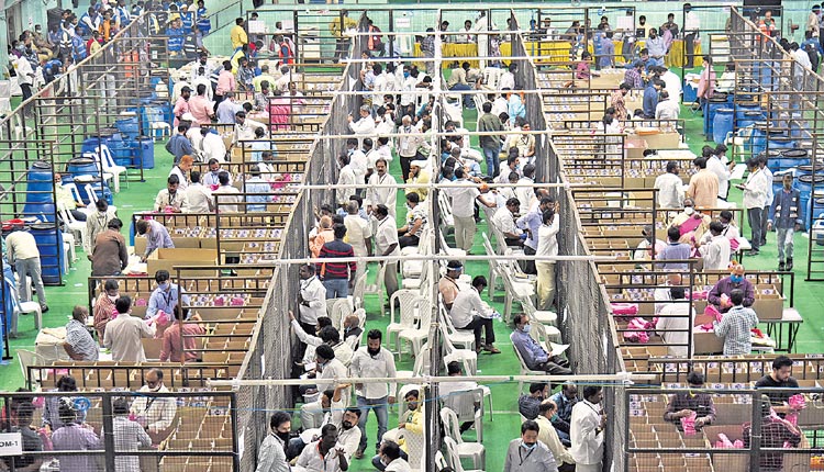 ఎమ్మెల్సీ ఎన్నికల తొలిరౌండ్ ఫలితాలు..ఆధిక్యంలో ఆ ఇద్దరే