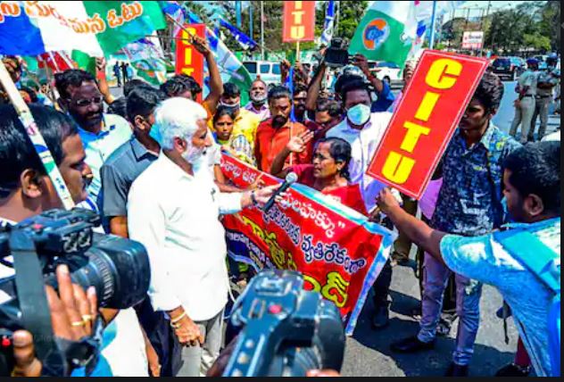 యాంకర్ అవతారమెత్తిన ఎంపీ విజయసాయి రెడ్డి: ఎందుకంటే ?