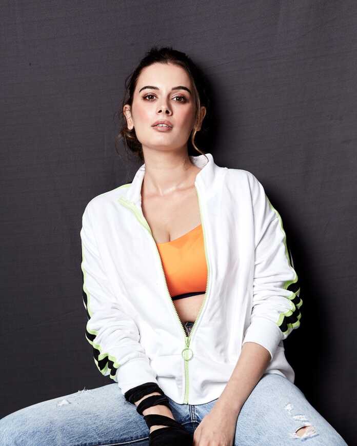 Evelyn Sharma