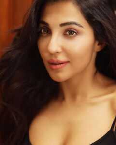 Paravati Nair Latest Sexy Stills