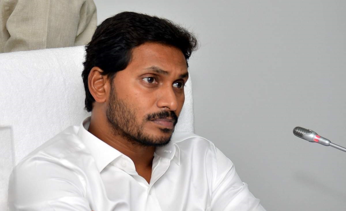 YS Jagan: వైఎస్ జగన్ మోహన్ రెడ్డికి సీబీఐ కోర్టు నోటీసులు