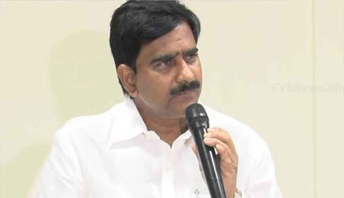 కేసులంటే దేవినేని ఉమకి అంత భయమెందుకు.?