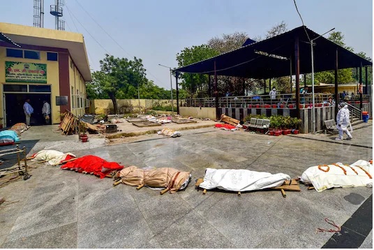 Covid19: ప్రభుత్వాల చేతకానితనం: వైద్యానికే కాదు, చితిమంటకీ కష్టమే