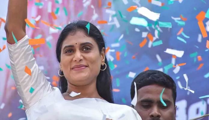 తెలంగాణ గడ్డపై షర్మిల తొలి అడుగు అదిరిందిగానీ.!