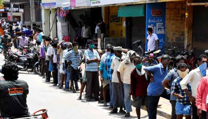 కరోనా కేంద్రాలుగా మద్యం దుకాణాలు: పాలకులూ వింటున్నారా.?