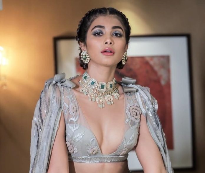 Pooja Hegde: పూజా హెగ్డేను కూడ వదల్లేదు.. షూటింగ్లోనే జరిగుంటుందా ?