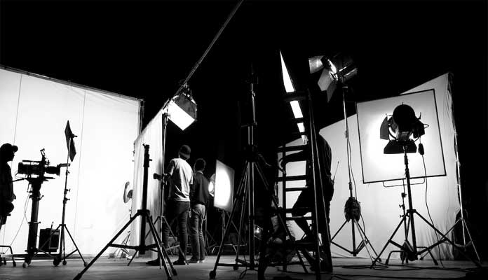 అయోమయంలో కొత్త దర్శకులు.. సినిమాలు పోతున్నాయి