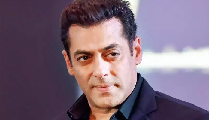 సల్మాన్ ఖాన్ కోసం కథ రాస్తున్న టాలీవుడ్ స్టార్ డైరెక్టర్