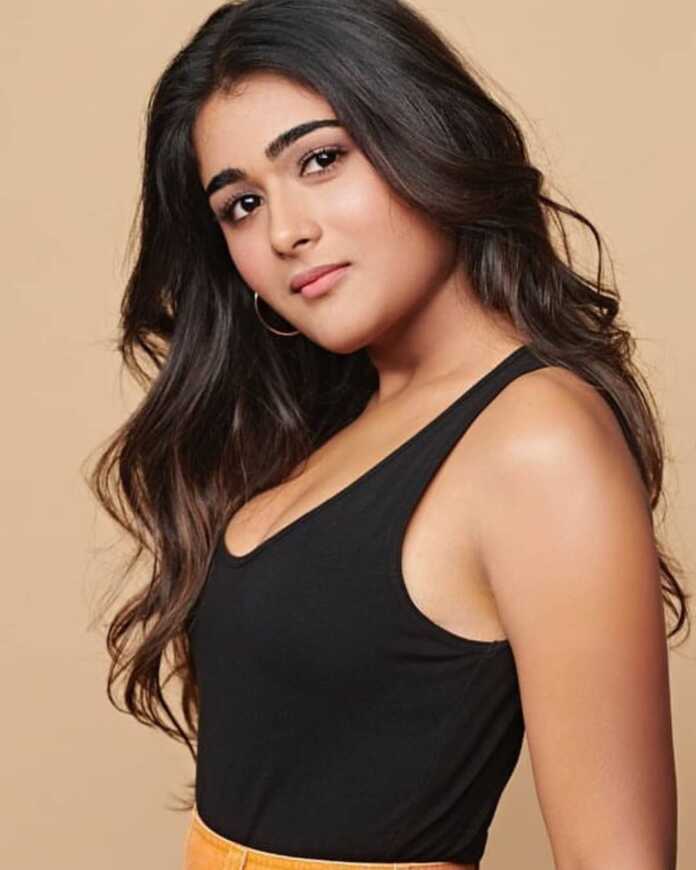 Shalini Pandey Hot Pics