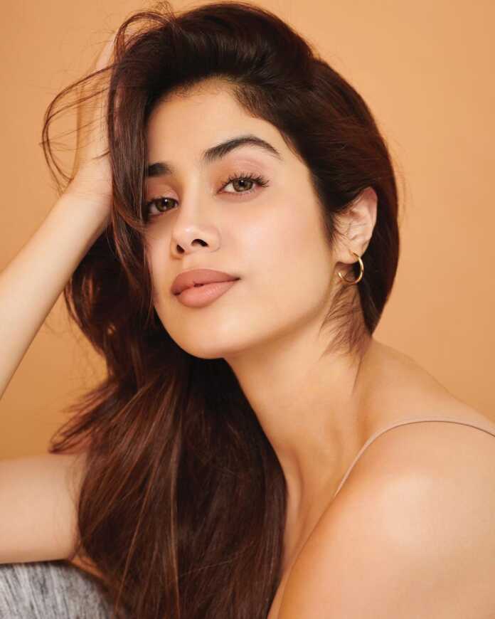Janhvi Kapoor New Pics