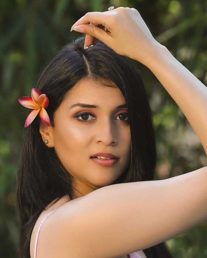 Mannara Chopra Hot Pics