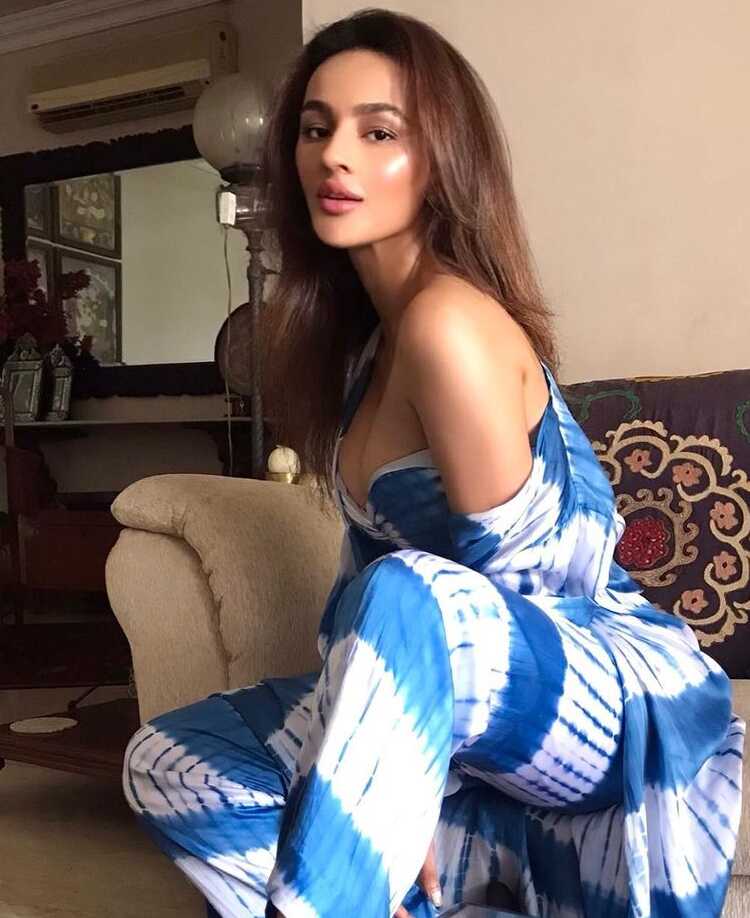 Seerat Kapoor New Pics