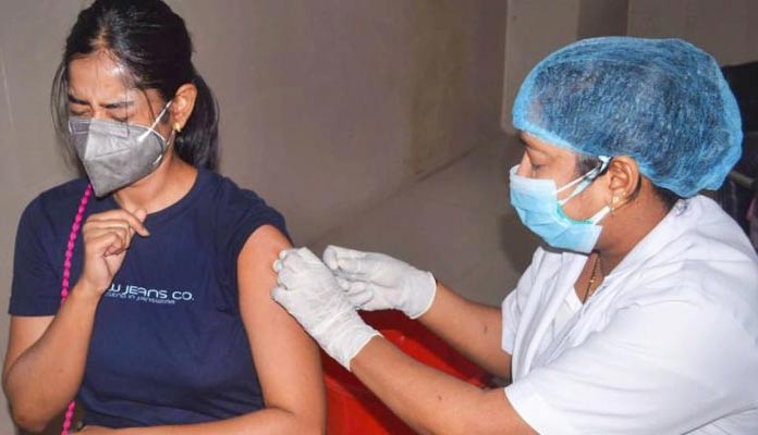 ఇదేం వ్యాక్సినేషన్ ప్రోగ్రామ్.? నవ్విపోదురుగాక మనకేటి.?