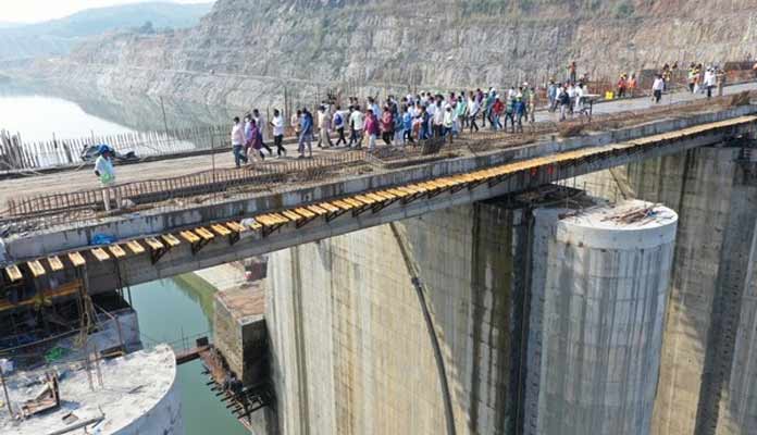 పోలవరం ప్రాజెక్టు సకాలంలో పూర్తయితే వైఎస్ జగన్ సూపర్ హిట్టే.!