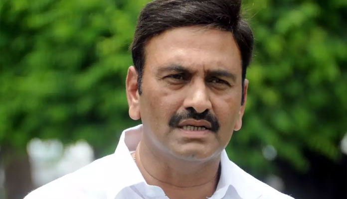 ఢిల్లీలో రఘురామకృష్ణరాజు వీల్ ఛెయిర్ రాజకీయం