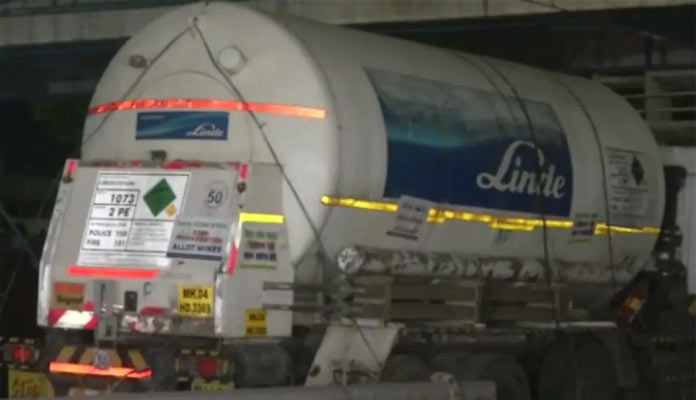 ఆక్సిజన్ అందక ప్రాణాలు కోల్పోతోంటే.. జనం ప్రశ్నించకూడదా.?