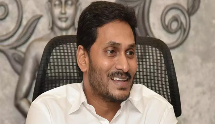 తిరుపతి ఘటనలో మృతుల కుటుంబాలకి 10 లక్షలు.. మంచి నిర్ణయమేగానీ.!