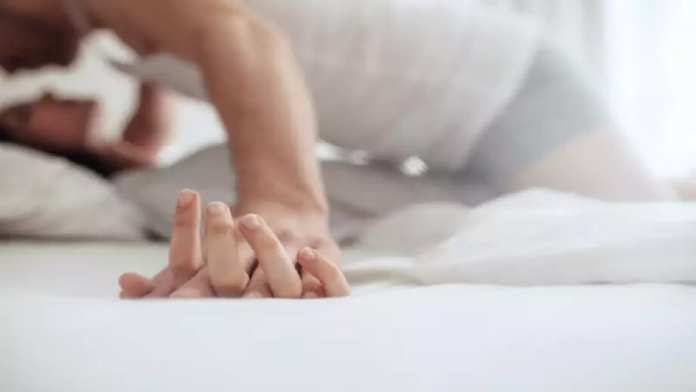 Night Sleep: నిద్ర సమయం తప్పుతోందా..? సెక్స్ సమస్యలు తప్పవంటున్నారు..!!