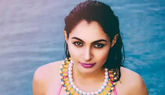 డైరెక్టర్ అడిగాడిని నగ్నంగా నటించిందట !